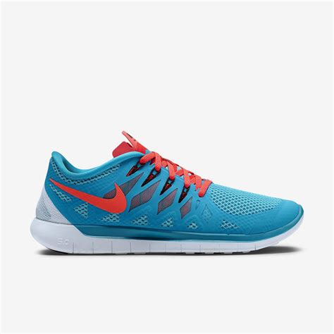 nike free running shoes